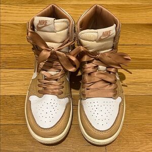 Jordan 1 Nike Kids Camel and White High-Top Sneakers